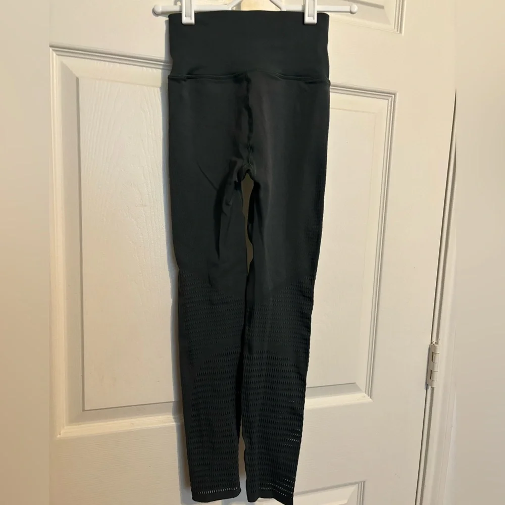 Fabletics Women's Military Green Leggin Size Large - Picture 5 of 10
